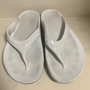 Oofos Flip flops